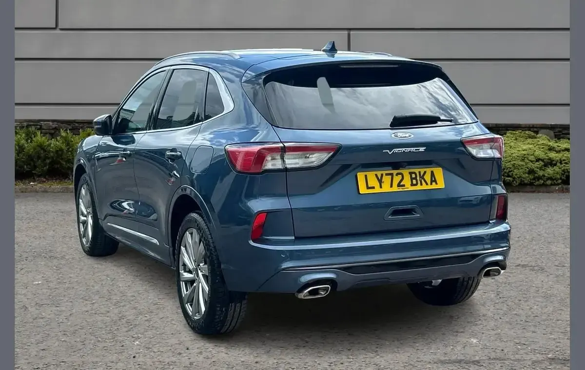 Usado Ford Kuga Vignale 225 HP (165 kW) 2023 Azul SUV