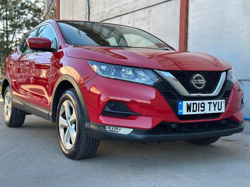 Red Used 2019 Nissan Qashqai Acenta Premium SUV | £9,995 (Super price) - Image 1/4