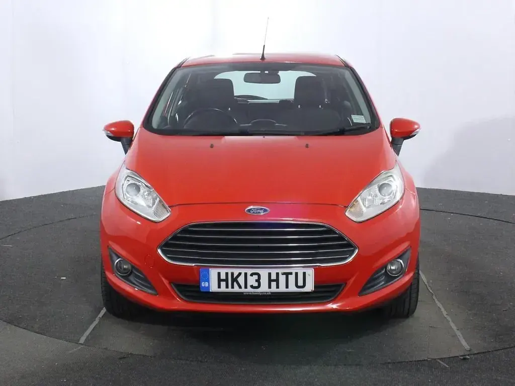 Used Ford Fiesta Zetec 82 HP (60 kW) 2013 Red Hatchback