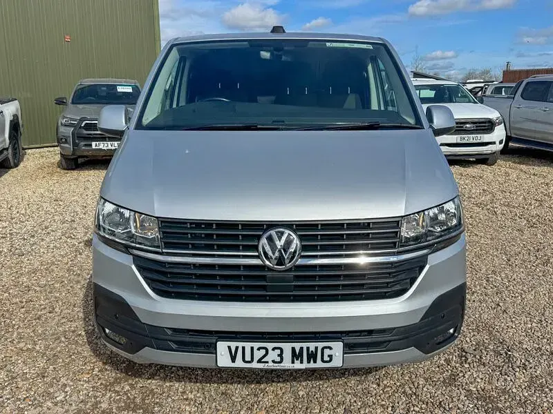Usado VW Transporter Highline 2023 Prateado Van