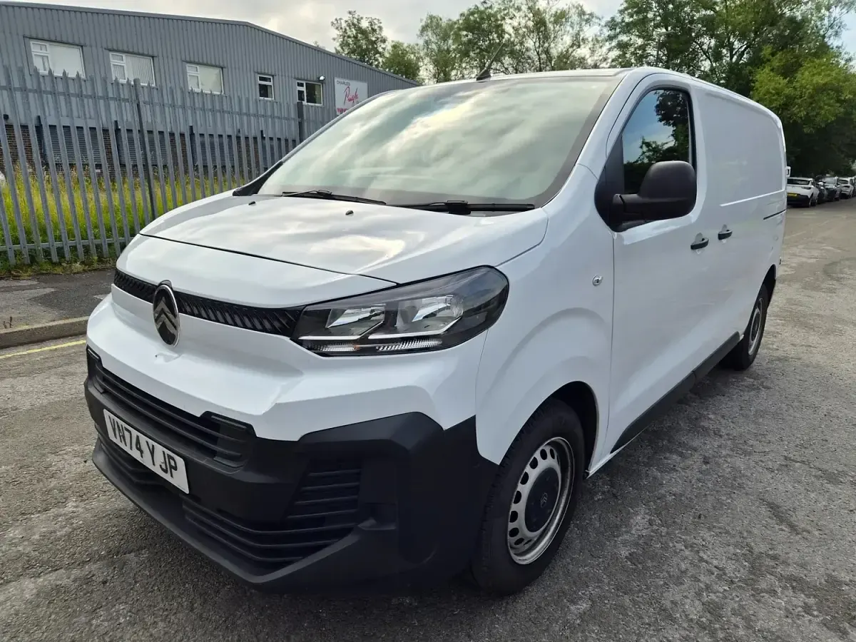 Used Citroën Dispatch 120 HP (88 kW) 2024 White MPV