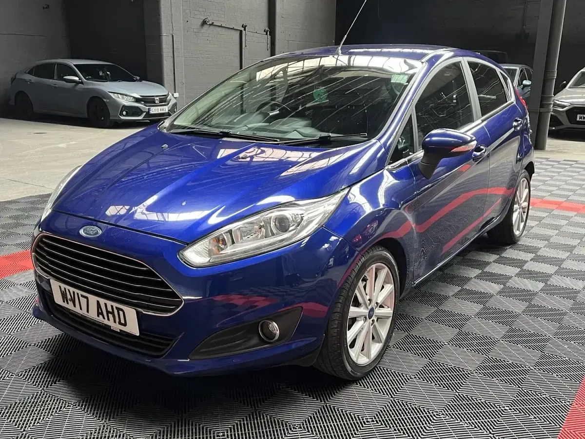 Used Ford Fiesta Titanium 125 HP (91 kW) 2017 Blue Hatchback