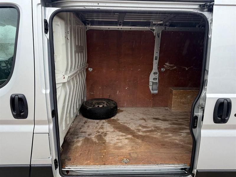 Used Citroën Relay 140 HP (102 kW) 2021 Silver Van