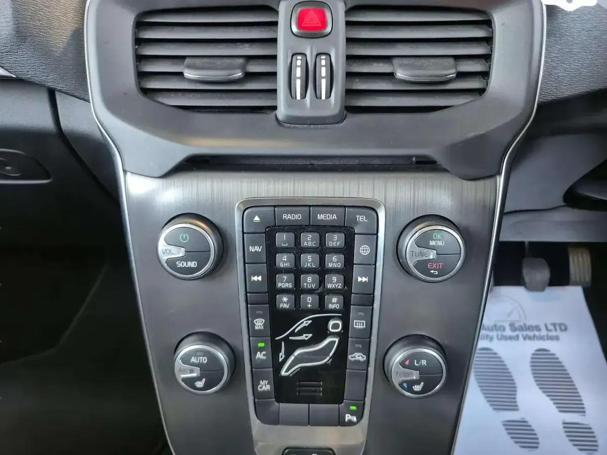 Used Volvo V40 SE Lux 115 HP (84 kW) 2014 Silver Hatchback
