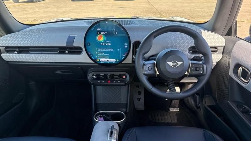 Begagnad Mini Cooper Exclusive 114 kW (156 HK) 2025 Grön Halvkombi