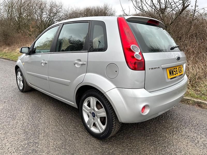 Used Ford Fiesta Zetec 2009 Silver Hatchback