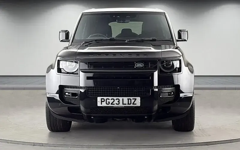 Used Land Rover Defender SE Dynamic 404 HP (297 kW) 2023 Santorini black SUV