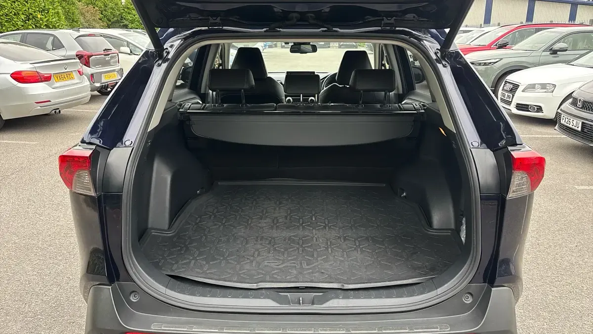 Used Toyota RAV4 218 HP (160 kW) 2019 Blue SUV
