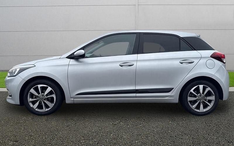 Used Hyundai i20 Premium 101 HP (74 kW) 2015 Silver Hatchback