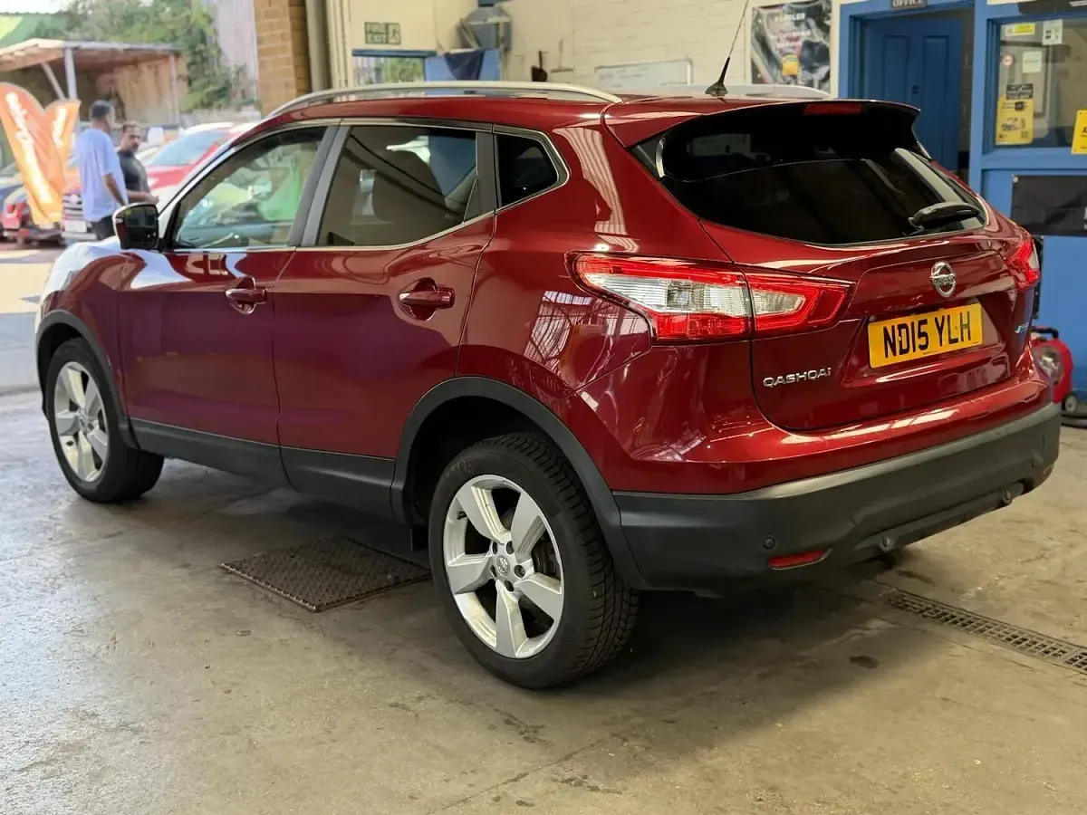 Used Nissan Qashqai N-TEC 110 HP (80 kW) 2015 Red SUV