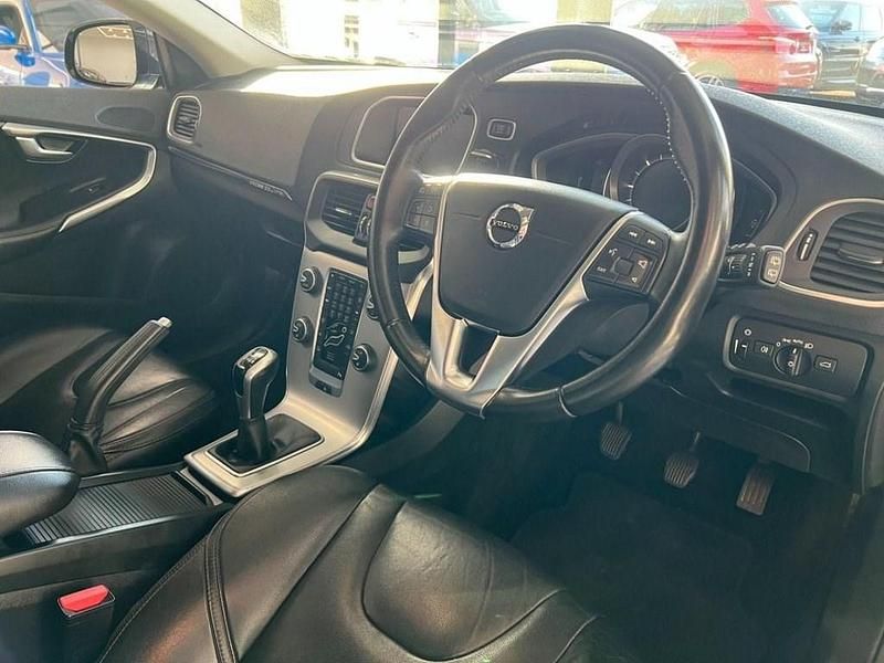 Used Volvo V40 Pro 150 HP (110 kW) 2017 Blue Hatchback