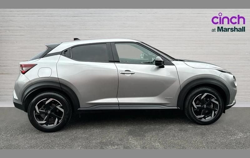 Used Nissan Juke N-Connecta 140 HP (102 kW) 2022 Silver SUV