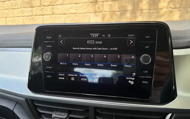 Used VW T-Roc Life 110 HP (80 kW) 2022 White SUV