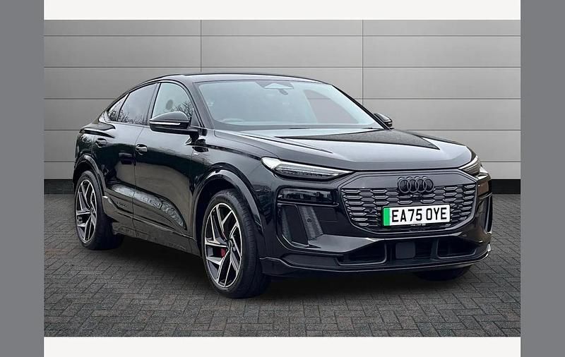 Begagnad Audi Q6 e-tron Advanced 284 kW (387 HK) 2025 Svart SUV