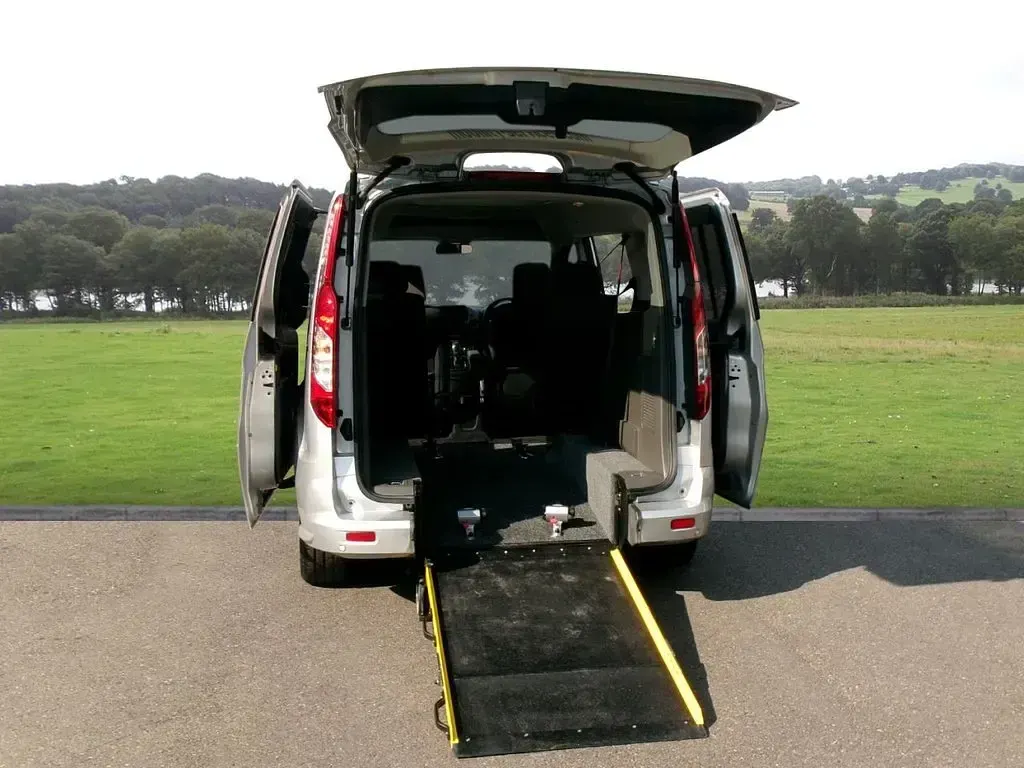 Used Ford Grand Tourneo Connect Titanium 120 HP (88 kW) 2020 Silver MPV