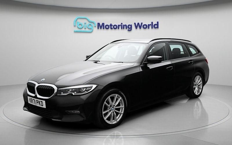 Used BMW 318 156 HP (114 kW) 2022 Black Estate