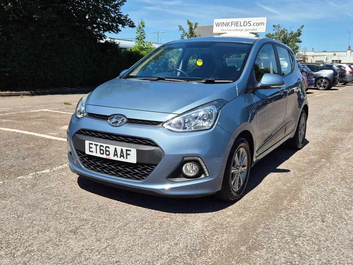 Used Hyundai i10 Premium 87 HP (63 kW) 2016 Blue Hatchback