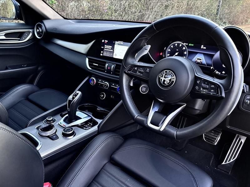 Used Alfa Romeo Giulia Veloce 280 HP (205 kW) 2023 Red Sedan