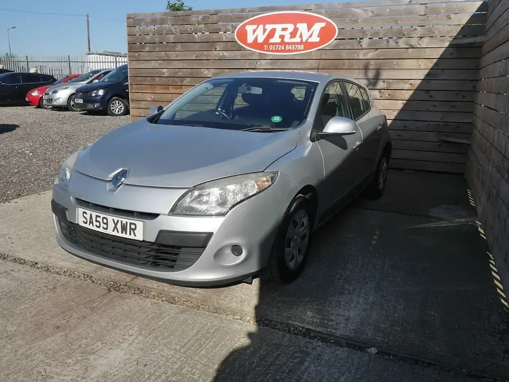 Used Renault Mégane Expression 100 HP (73 kW) 2010 Silver Hatchback