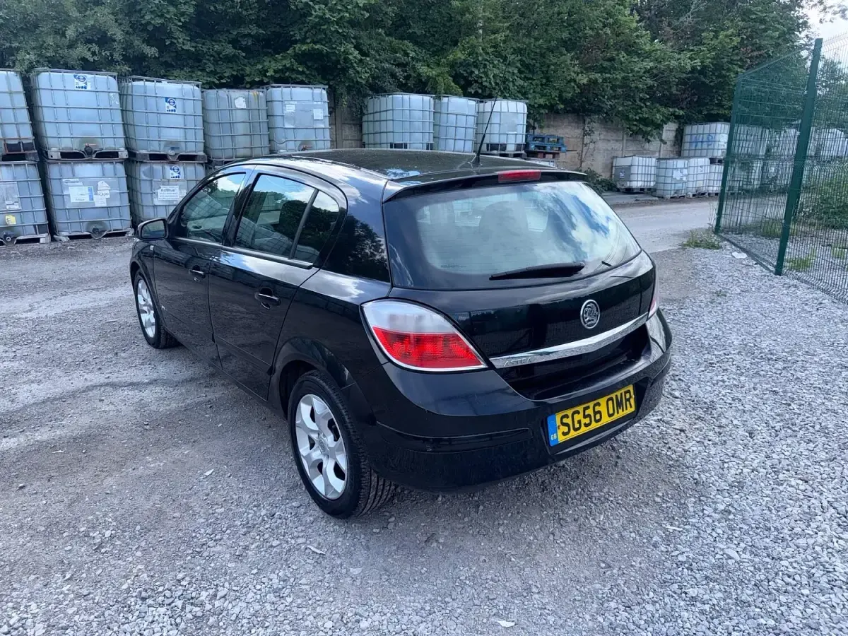 Used Vauxhall Astra 90 HP (66 kW) 2006 Black Hatchback