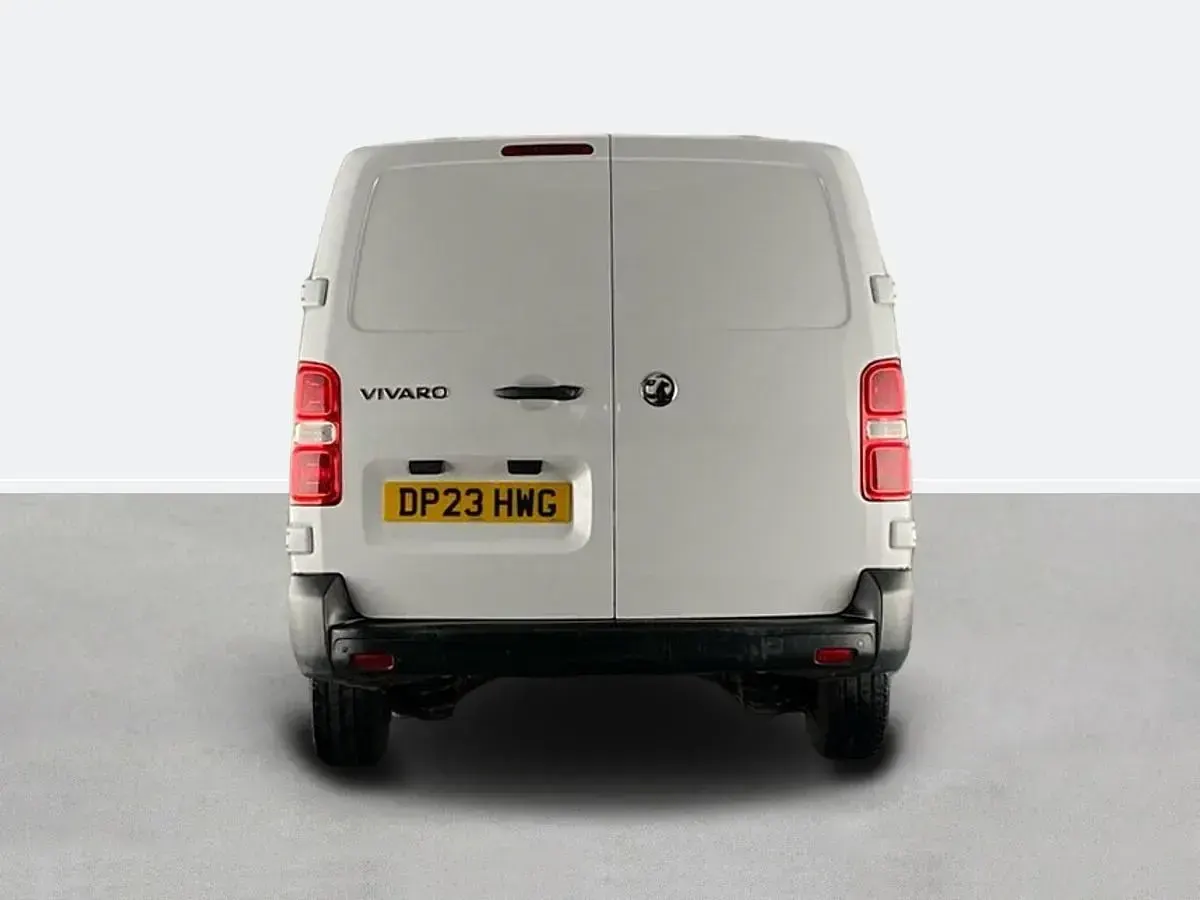 Usado Vauxhall Vivaro 100 HP (73 kW) 2023 Branco Monovolume