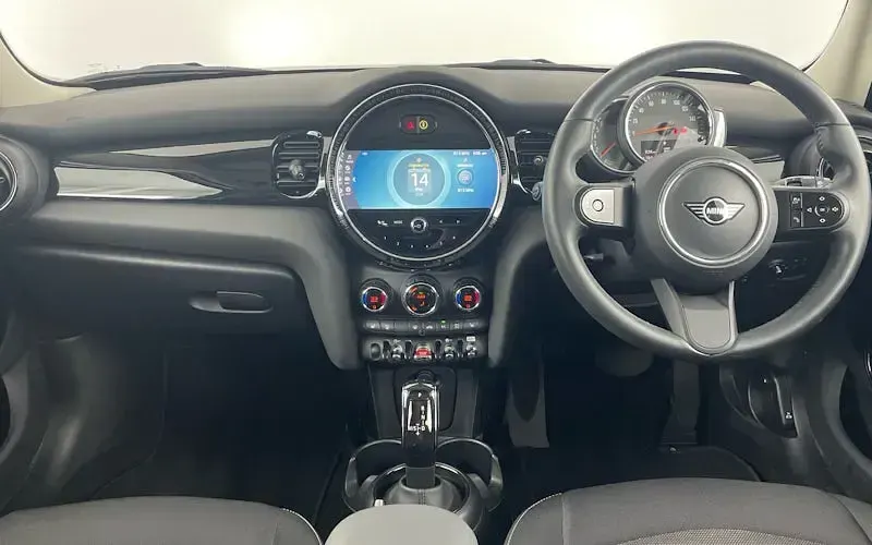 Usado Mini Cooper Classic 136 HP (100 kW) 2022 Cinzento Citadino