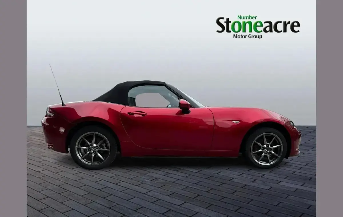 Używany Mazda MX5 Inclusive 132 KM (97 kW) 2022 Czerwony Kabriolet
