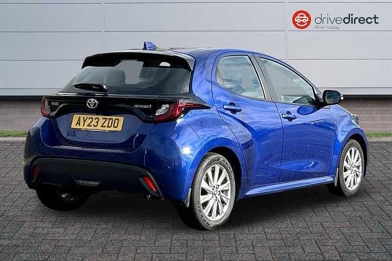 Used Toyota Yaris Hybrid 116 HP (85 kW) 2023 Blue Hatchback