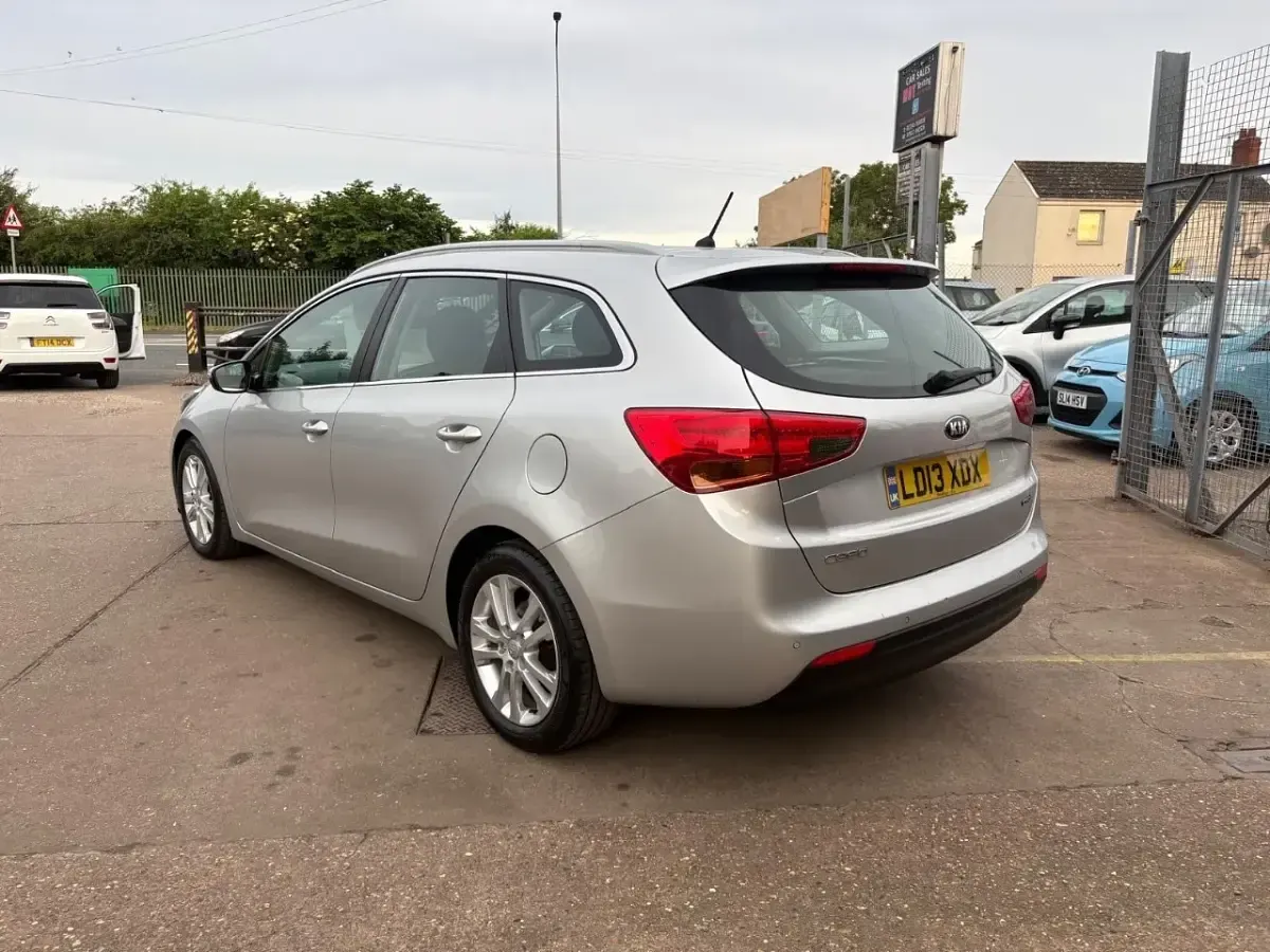 Used Kia Ceed 128 HP (94 kW) 2013 Silver Hatchback