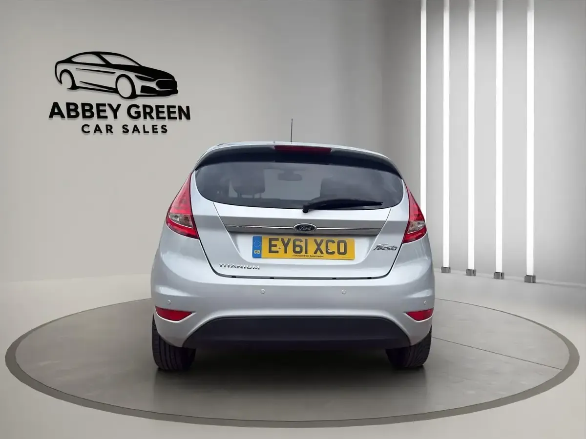 Used Ford Fiesta Titanium 95 HP (69 kW) 2011 Silver Hatchback
