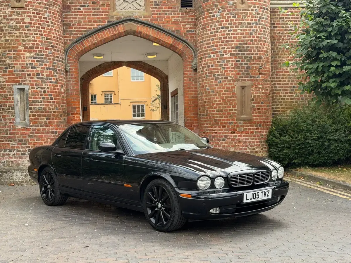 Used Jaguar XJ6 SE 2009 Black Sedan