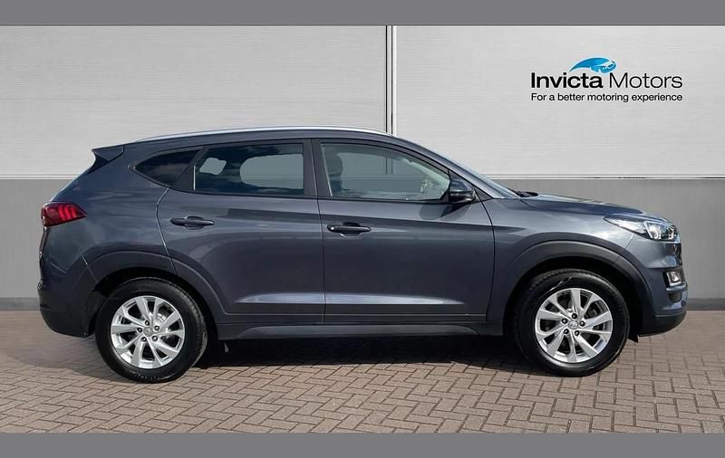 Usado Hyundai Tucson SE 132 CV (97 kW) 2020 Gris SUV