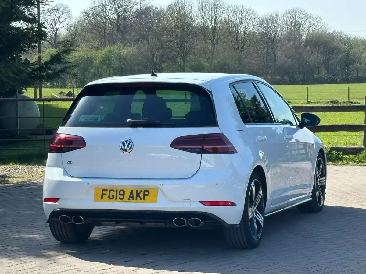 Used VW Golf VII R 300 HP (220 kW) 2019 White Hatchback