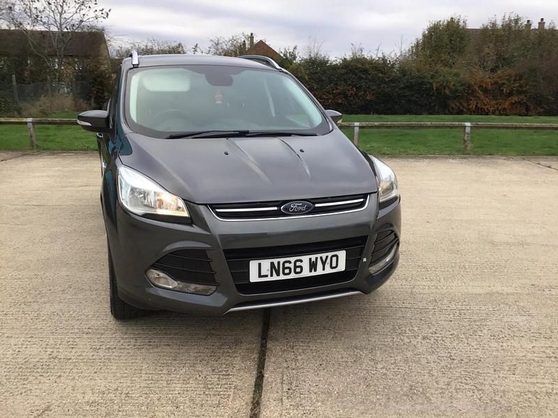 Used Ford Kuga Titanium 150 HP (110 kW) 2016 Grey SUV
