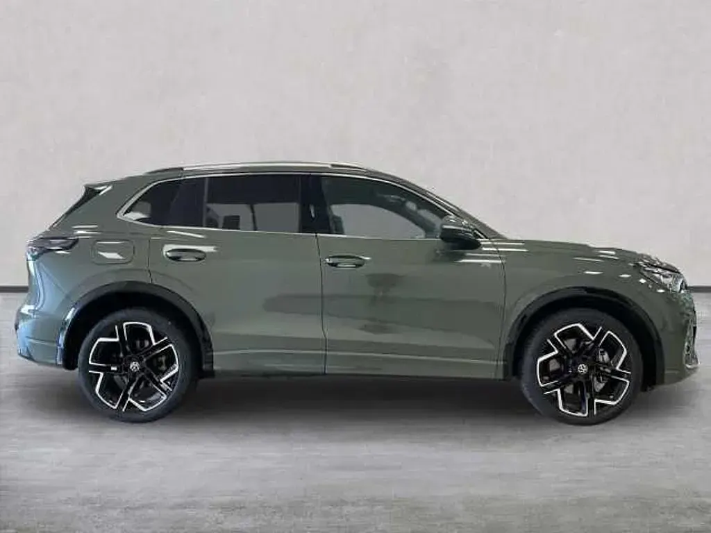 New VW Tiguan R-line 150 HP (110 kW) 2025 Green SUV