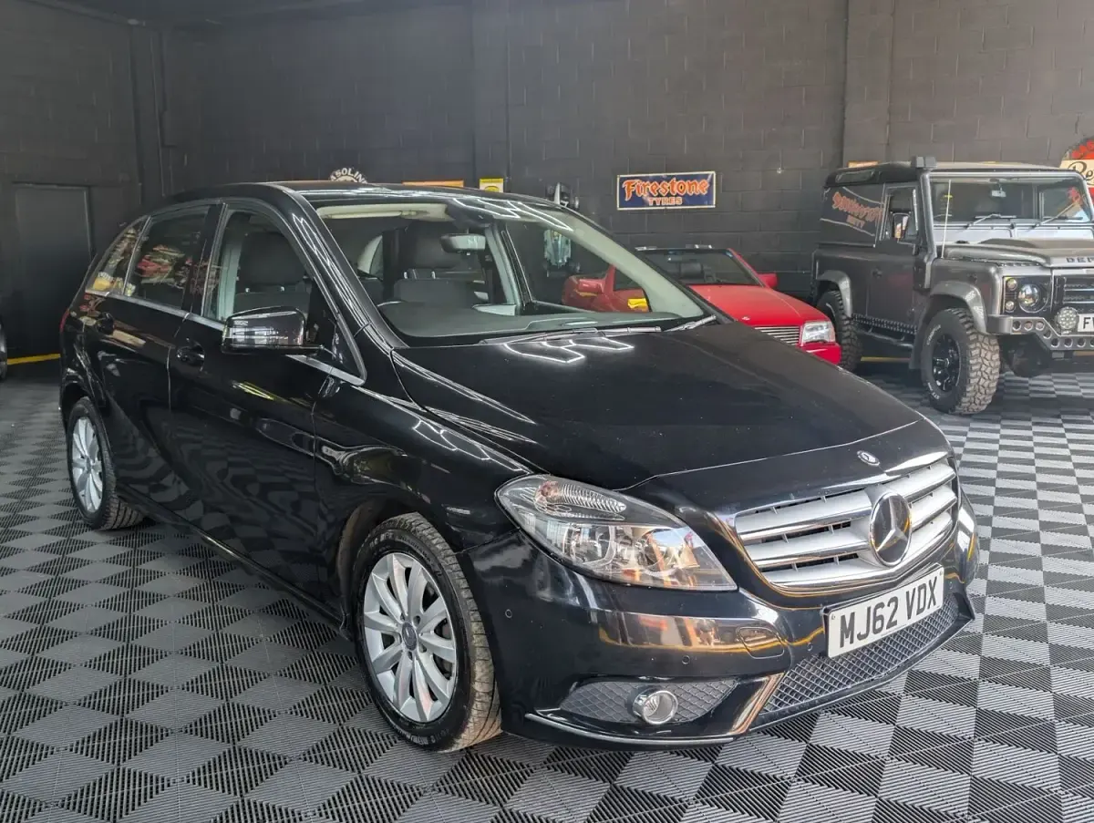Used Mercedes B180 SE 2013 Black Hatchback