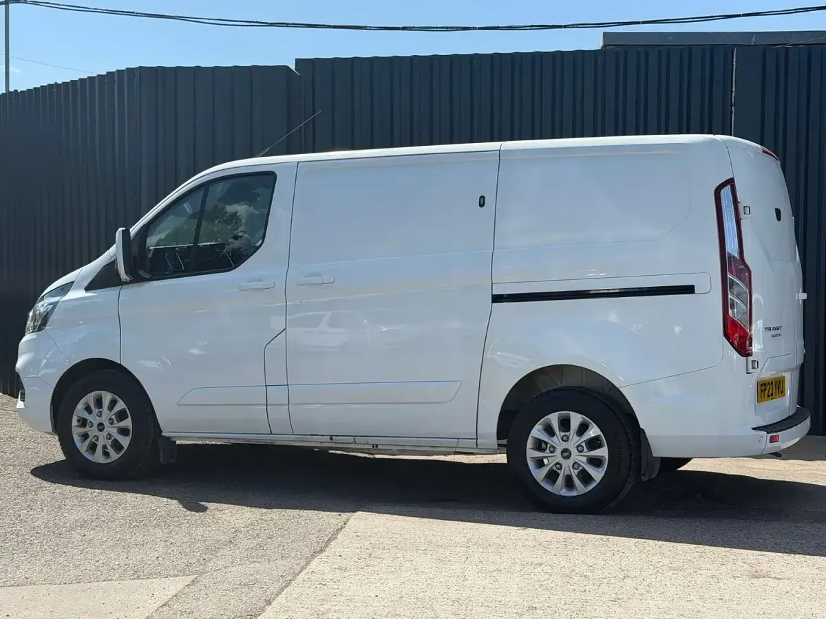 Used Ford Transit Custom Limited 130 HP (95 kW) 2023 White Van