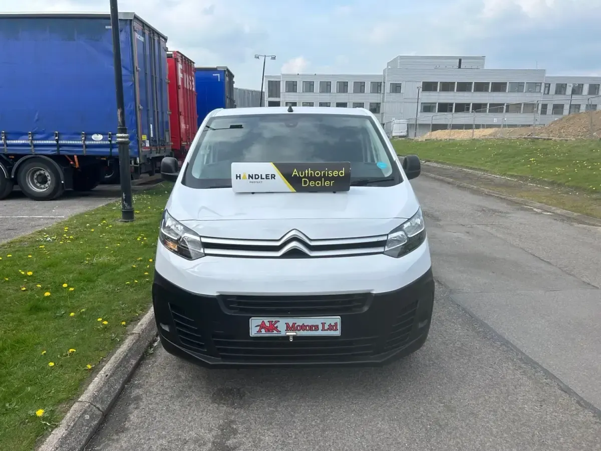 Used Citroën Dispatch 105 HP (77 kW) 2023 White MPV