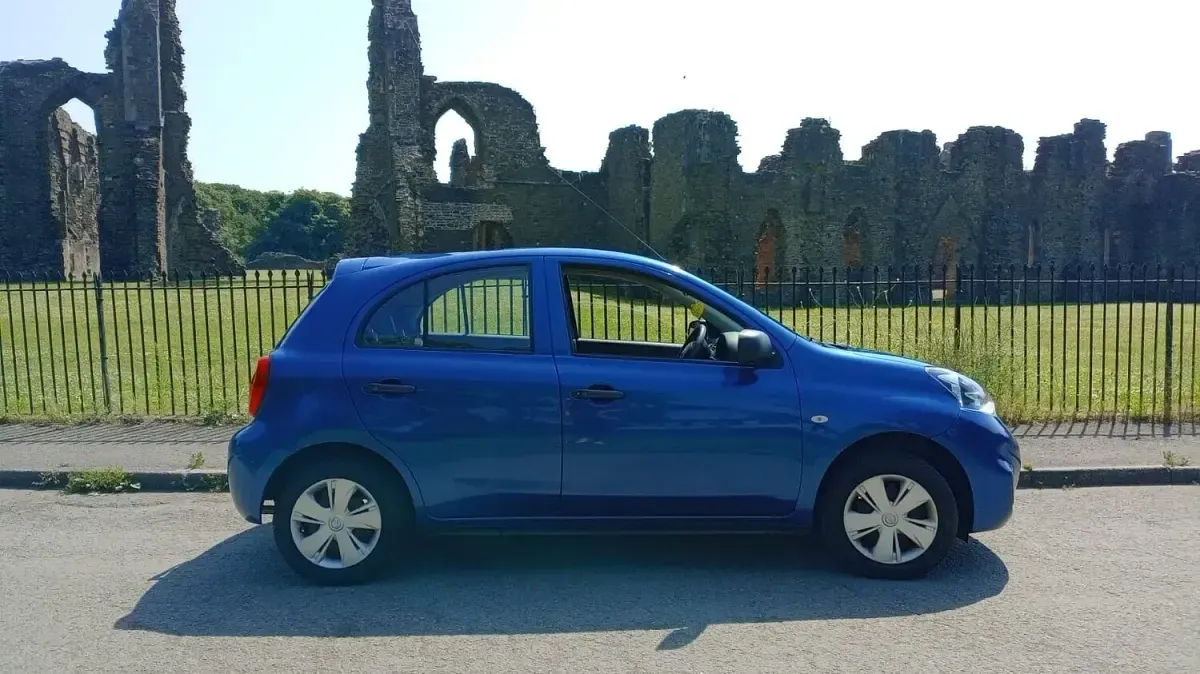 Used Nissan Micra Visia 80 HP (58 kW) 2014 Blue Hatchback
