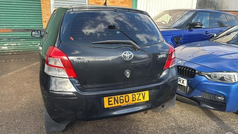 Używany Toyota Yaris 2011 Czarny Hatchback