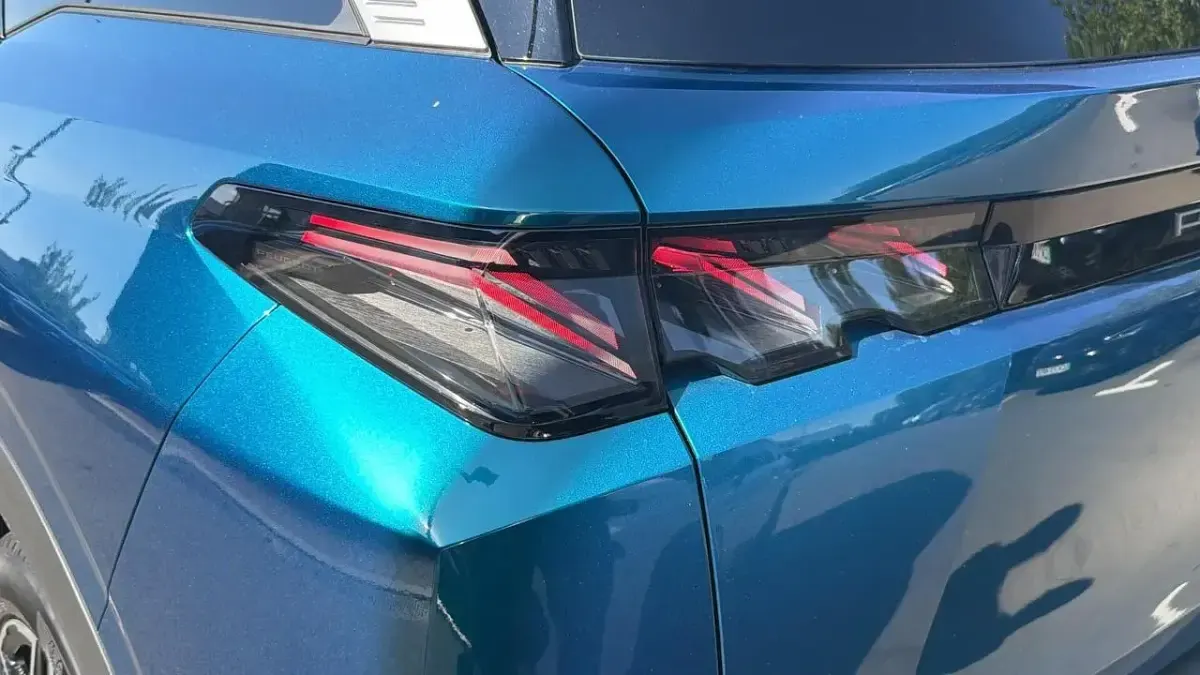 Used Peugeot 5008 GT 134 HP (98 kW) 2025 Blue SUV