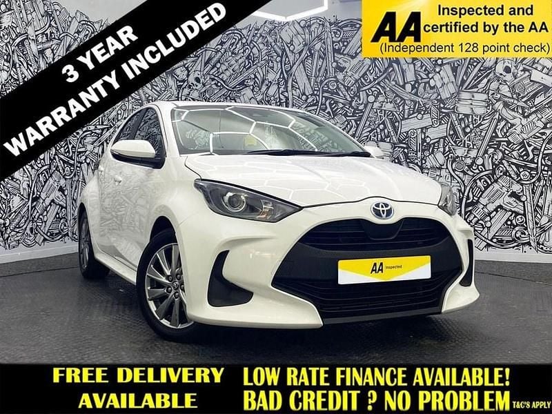 White Used 2022 Toyota Yaris Hybrid Hatchback | £15,895 (Fair price) - Image 1/2