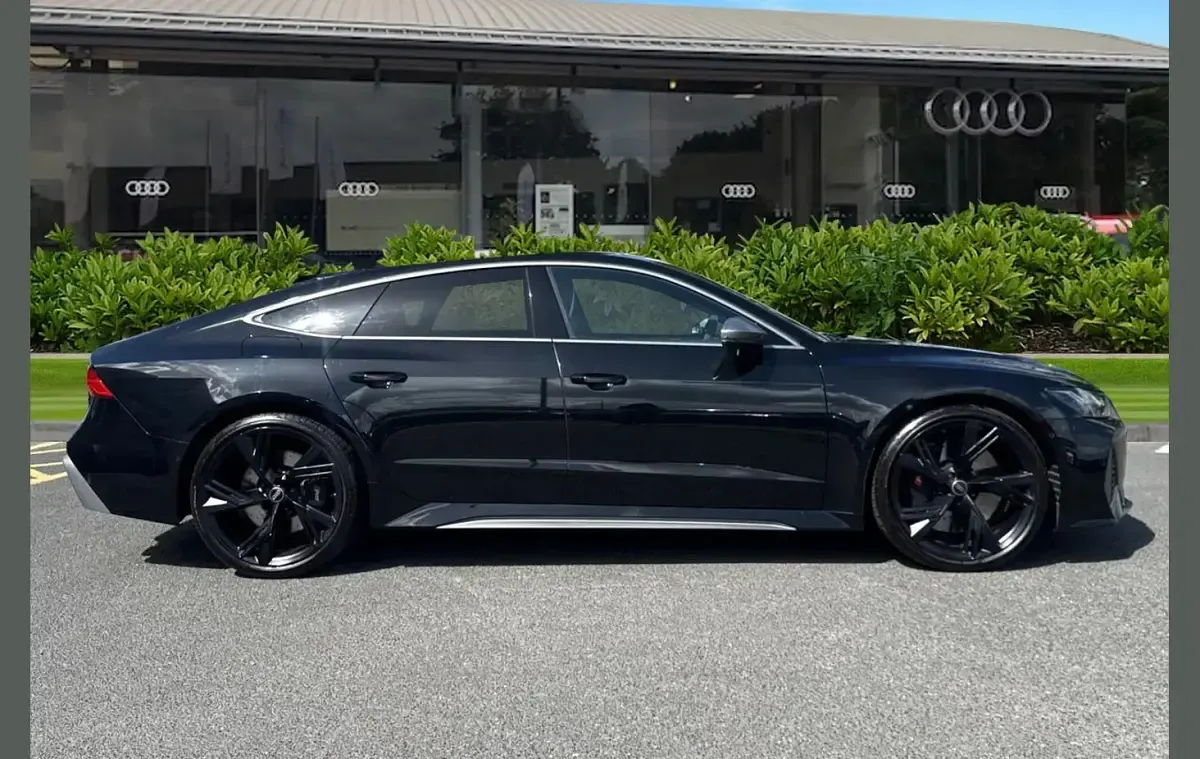 Usado Audi RS7 Performance 620 HP (456 kW) 2025 Preto Citadino