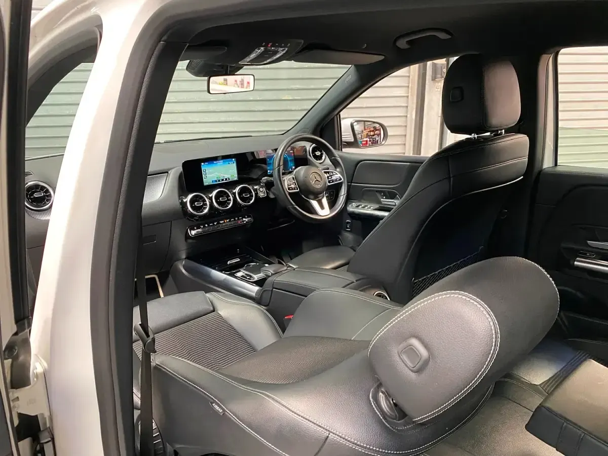 Used Mercedes B200 148 HP (108 kW) 2019 White Hatchback