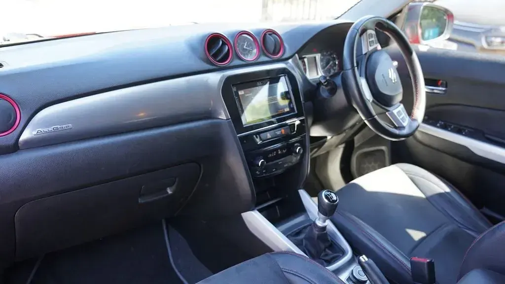 Used Suzuki Vitara 140 HP (102 kW) 2016 Red SUV