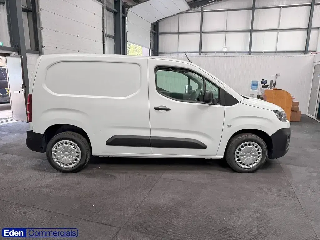 Used Citroën Berlingo 100 HP (73 kW) 2023 White MPV