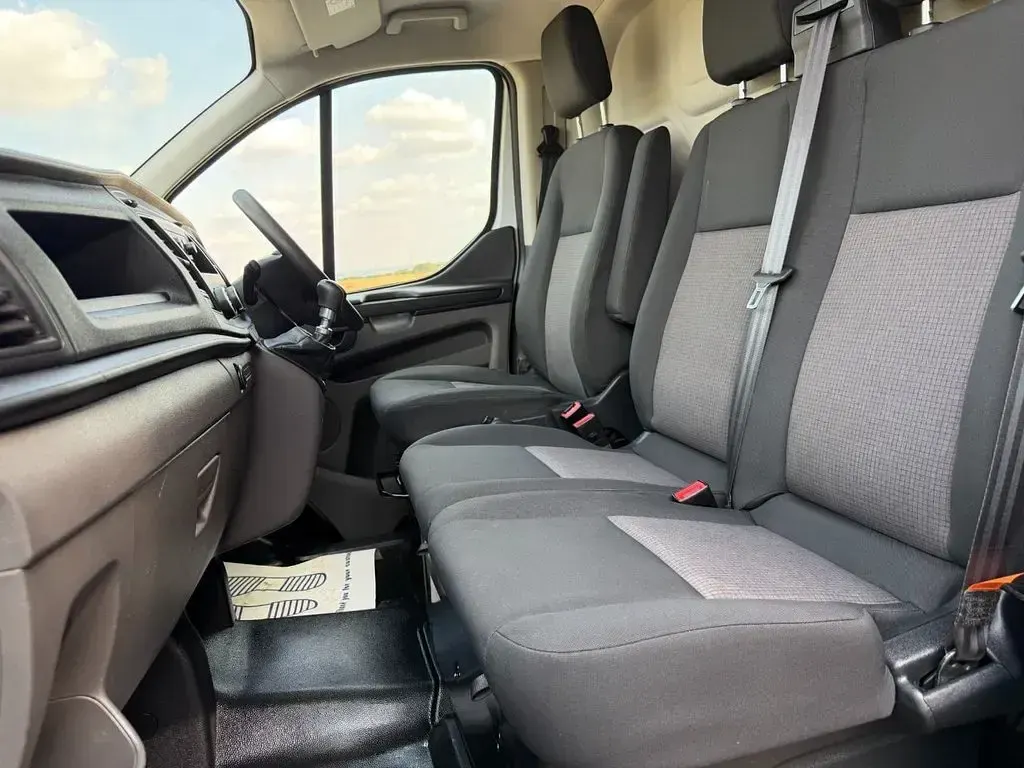 Used Ford Transit Custom 105 HP (77 kW) 2019 White Van