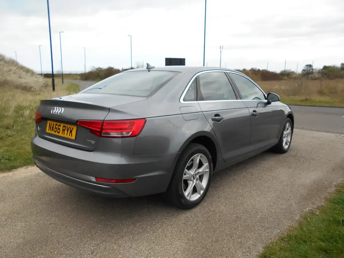 Gebraucht Audi A4 Sport 2016 Grau Limousine