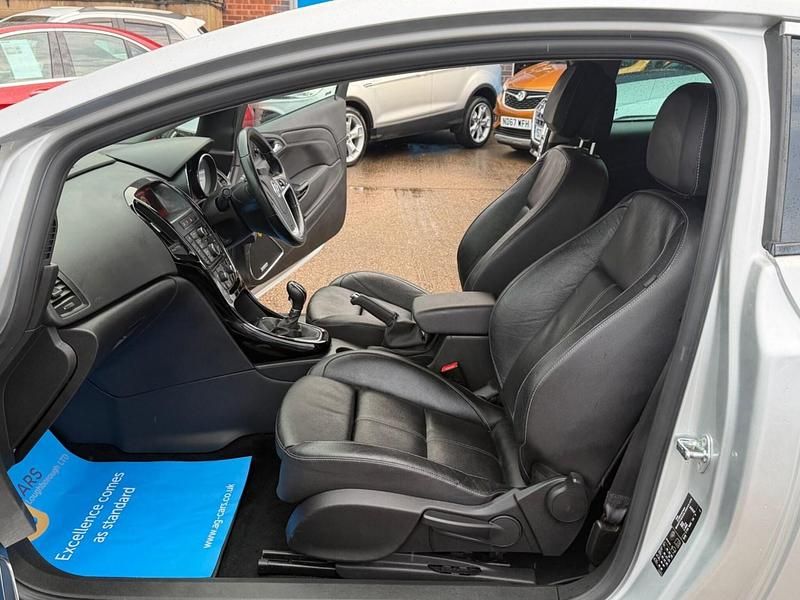 Used Vauxhall Astra GTC SRi 136 HP (100 kW) 2017 Silver Hatchback