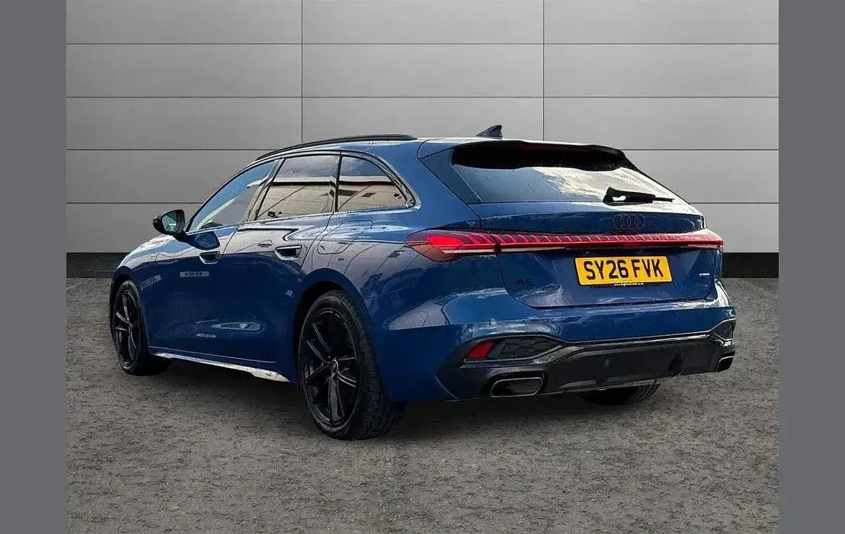 Nouă Audi A5 Comfort 295 CP (216 kW) 2026 Albastru Break